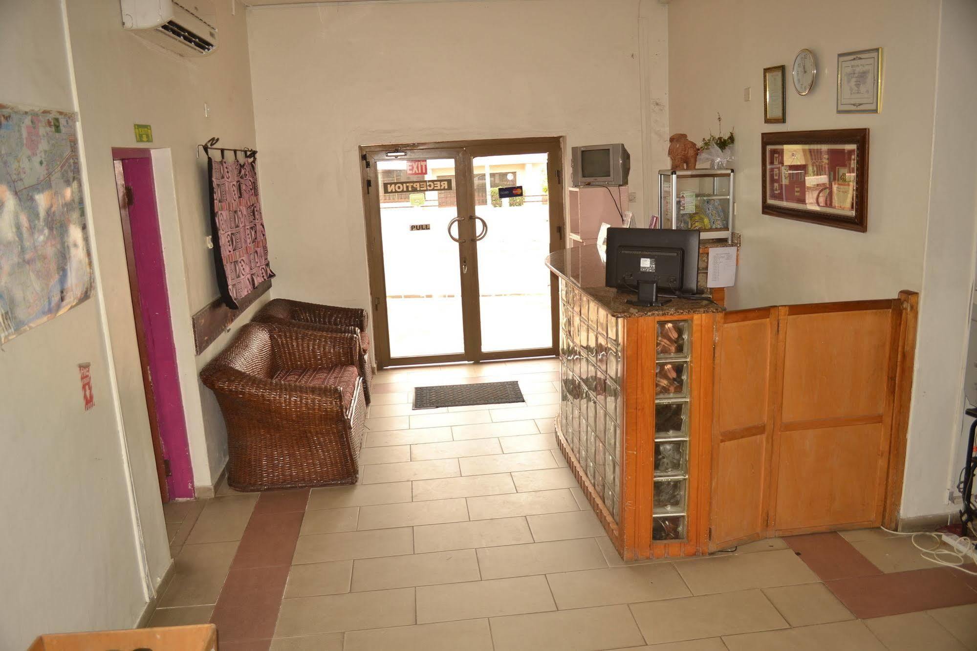 Pink Hostel Accra Eksteriør billede